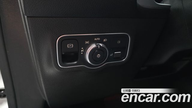 Mercedes-Benz GLB-Class 2021 — photo 25