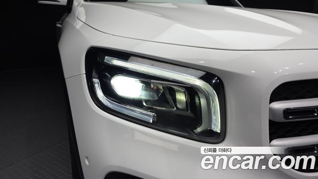 Mercedes-Benz GLB-Class 2021 — photo 8