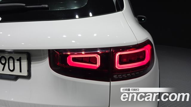 Mercedes-Benz GLB-Class 2021 — photo 9