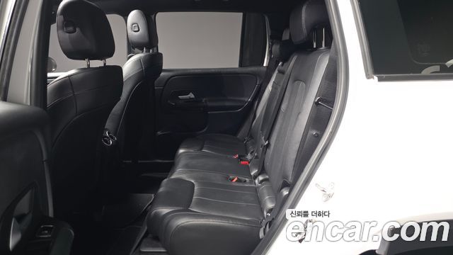 Mercedes-Benz GLB-Class 2021 — photo 16
