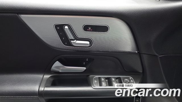 Mercedes-Benz GLB-Class 2021 — photo 27