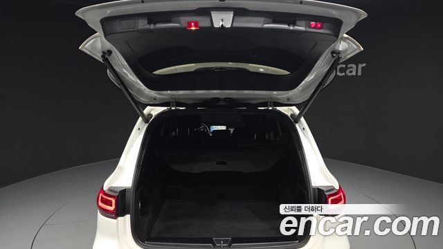 Mercedes-Benz GLB-Class 2021 — photo 32