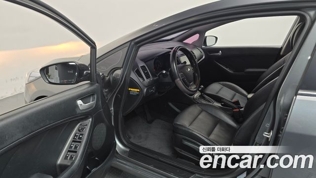 Kia K3 2015 — photo 13