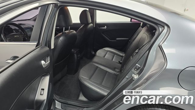 Kia K3 2015 — photo 17