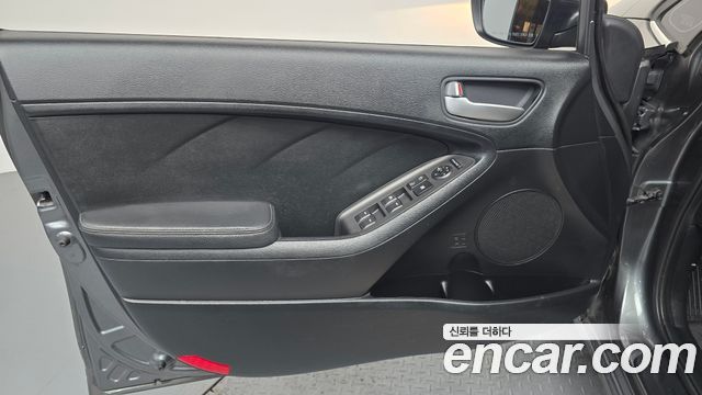 Kia K3 2015 — photo 14