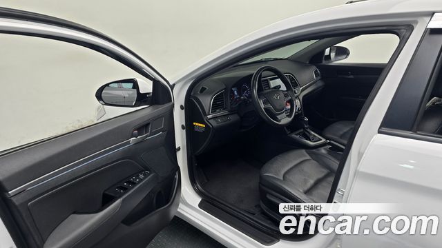 Hyundai AVANTE 2016 — photo 17