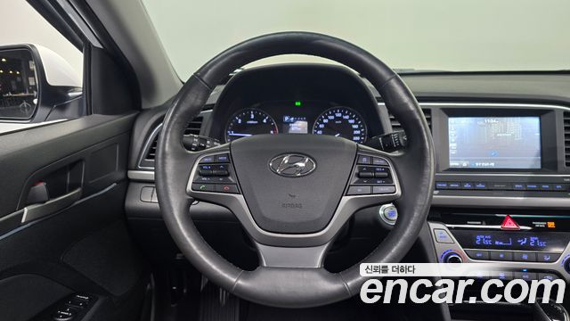 Hyundai AVANTE 2016 — photo 19
