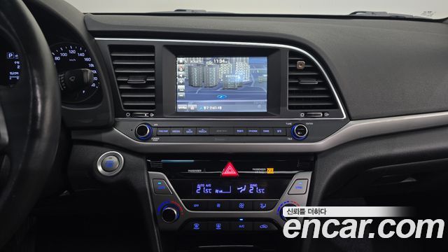 Hyundai AVANTE 2016 — photo 21