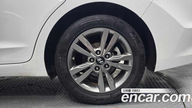Hyundai AVANTE 2016 — photo 7