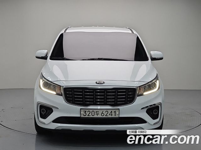 Kia Canival 2019 — photo 2