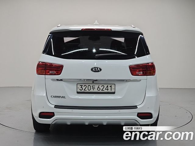 Kia Canival 2019 — photo 3