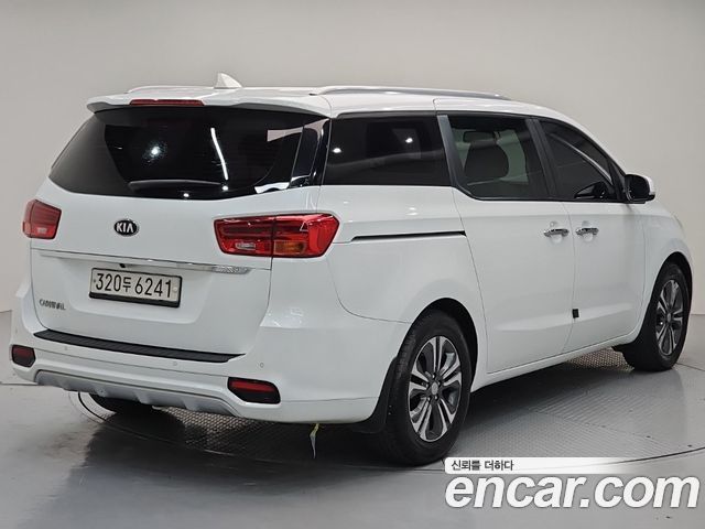 Kia Canival 2019 — photo 4