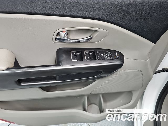 Kia Canival 2019 — photo 17