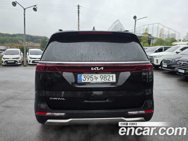 Kia Canival 2023 — photo 4