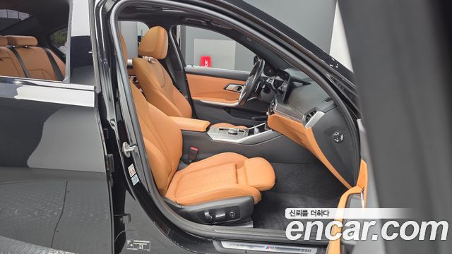 BMW 3-Series 2024 — photo 17