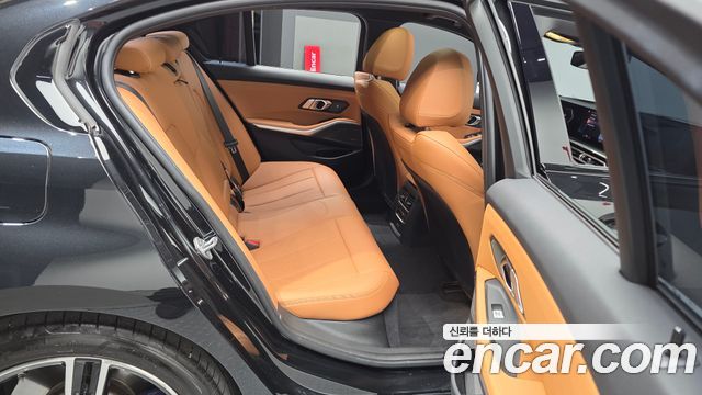 BMW 3-Series 2024 — photo 18