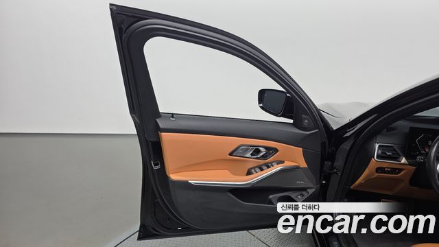 BMW 3-Series 2024 — photo 14