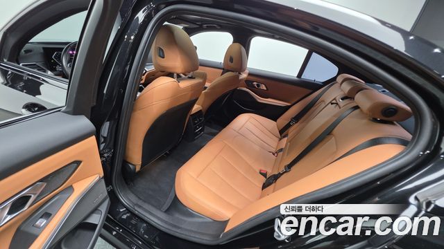 BMW 3-Series 2024 — photo 16