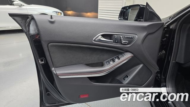Mercedes-Benz CLA-Class 2018 — photo 14
