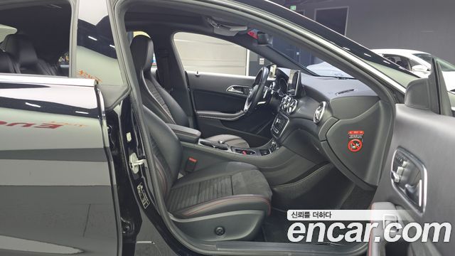Mercedes-Benz CLA-Class 2018 — photo 16
