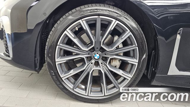BMW 7-Series 2021 — photo 5