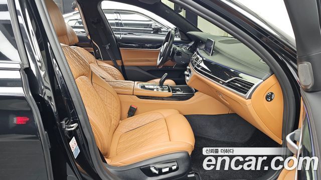 BMW 7-Series 2021 — photo 17