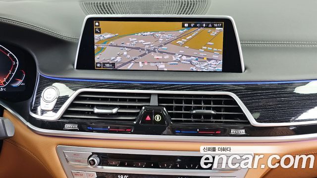 BMW 7-Series 2021 — photo 20