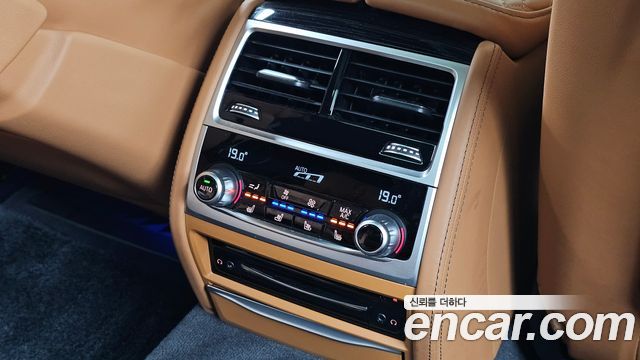 BMW 7-Series 2021 — photo 25