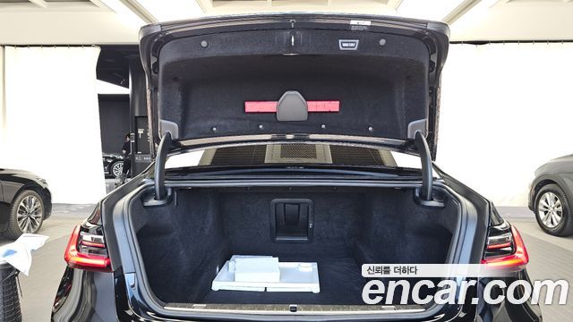 BMW 7-Series 2021 — photo 26