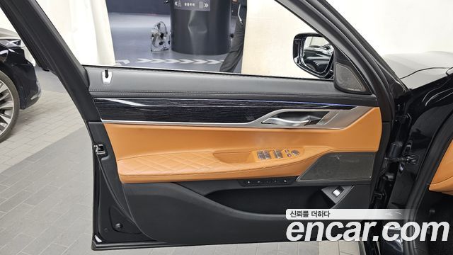BMW 7-Series 2021 — photo 14