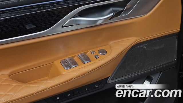 BMW 7-Series 2021 — photo 28
