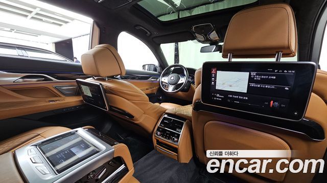 BMW 7-Series 2021 — photo 29