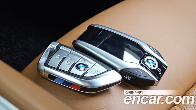 BMW 7-Series 2021 — photo 30