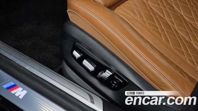 BMW 7-Series 2021 — photo 32