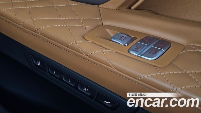BMW 7-Series 2021 — photo 36