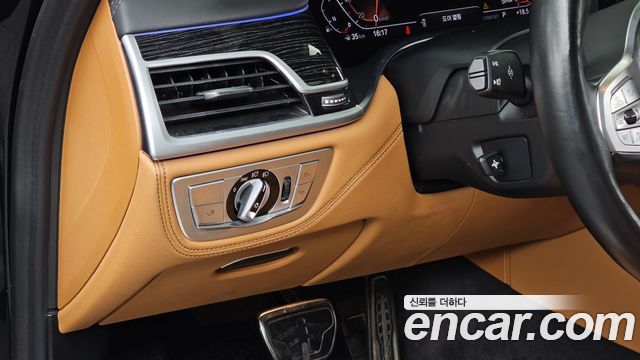 BMW 7-Series 2021 — photo 38
