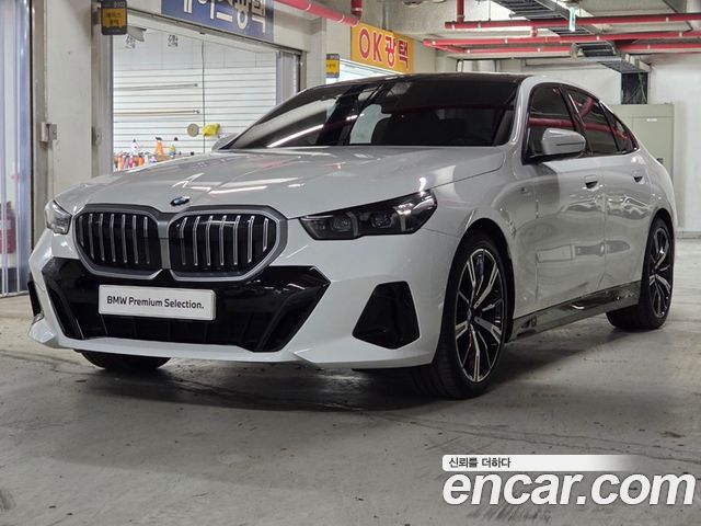 BMW 5-Series 2025 — photo 1