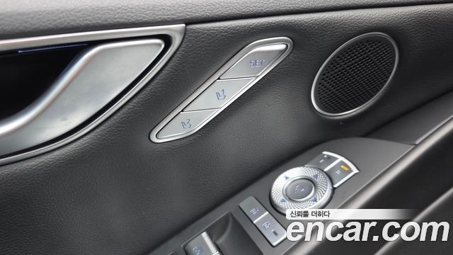 Genesis G80 2022 — photo 30