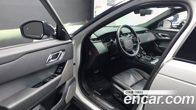 Land Rover Range Rover Velar 2019 — photo 13