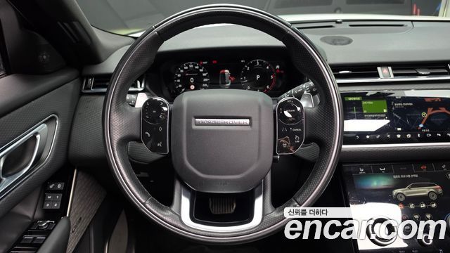 Land Rover Range Rover Velar 2019 — photo 18