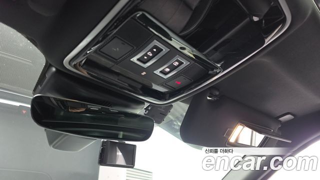 Land Rover Range Rover Velar 2019 — photo 23