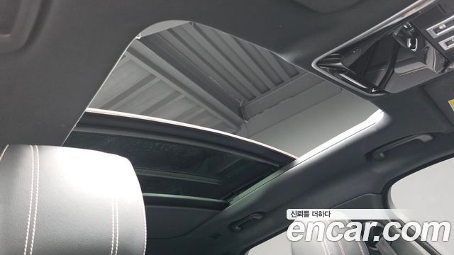 Land Rover Range Rover Velar 2019 — photo 24