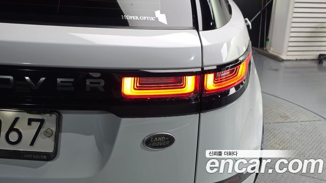 Land Rover Range Rover Velar 2019 — photo 9