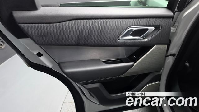 Land Rover Range Rover Velar 2019 — photo 15