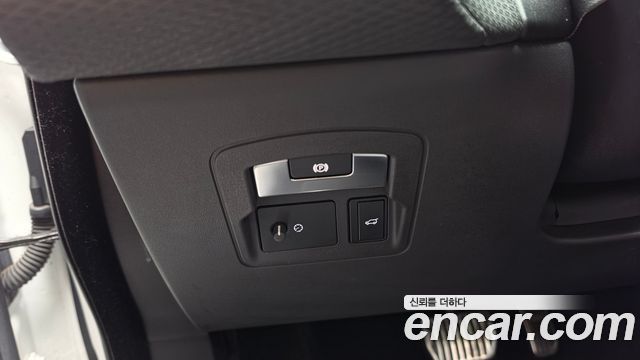 Land Rover Range Rover Velar 2019 — photo 29