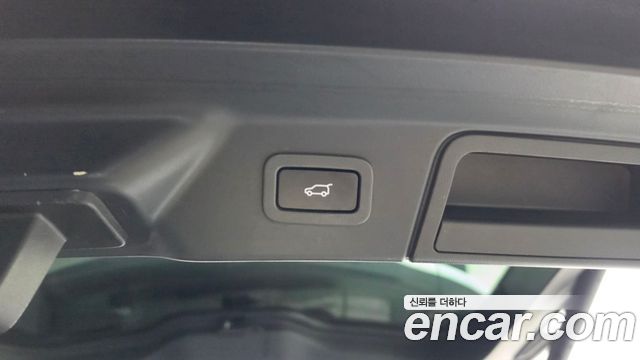 Land Rover Range Rover Velar 2019 — photo 31