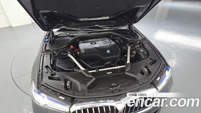 BMW 5-Series 2023 — photo 6