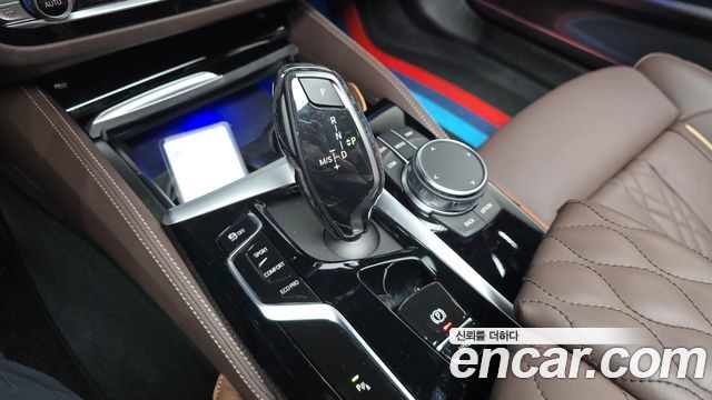 BMW 5-Series 2023 — photo 12