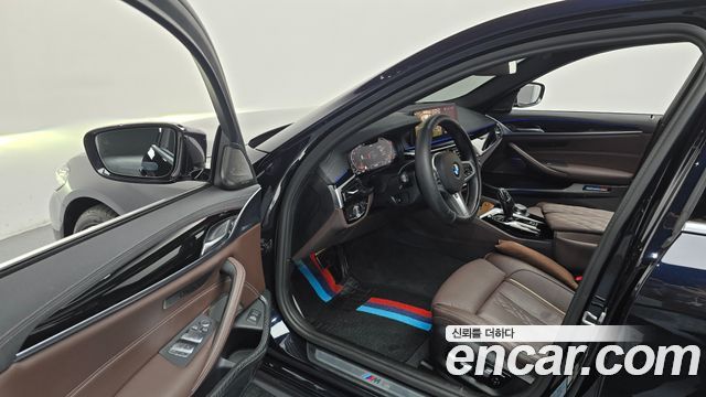 BMW 5-Series 2023 — photo 13