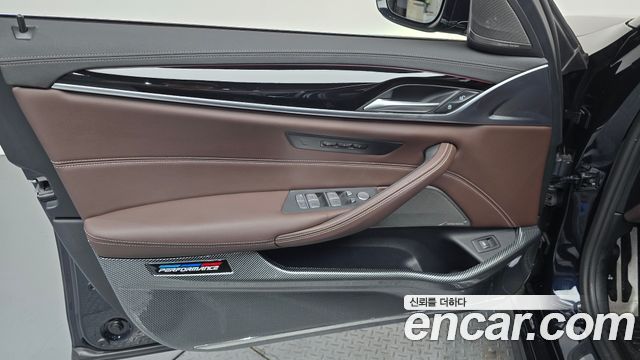 BMW 5-Series 2023 — photo 14